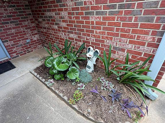 3rd image of 310 Spring Valley Rd