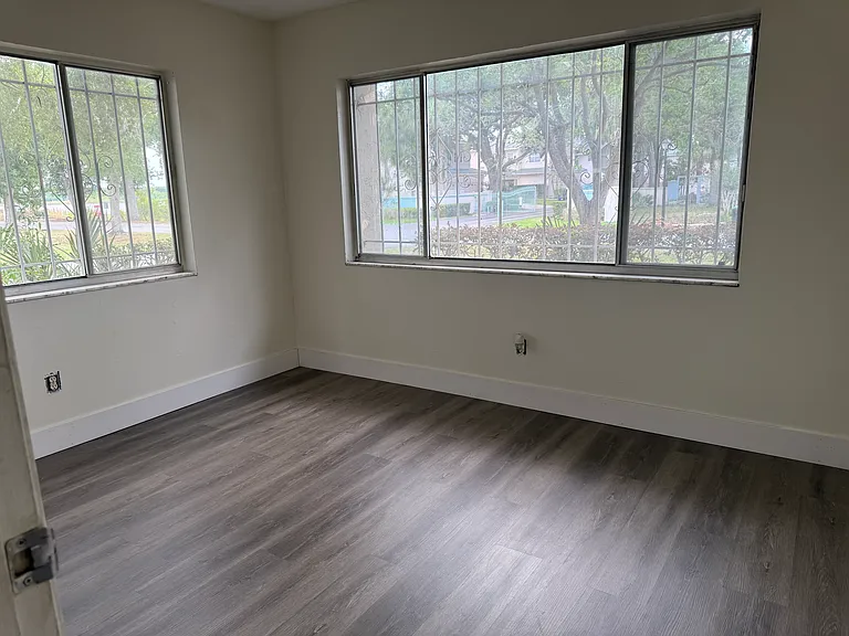 995 Beach Breeze Dr — Photo 9
