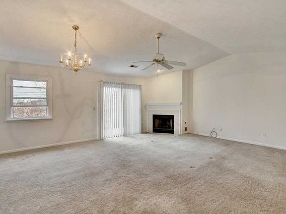3rd image of 7489 Somerset Dr