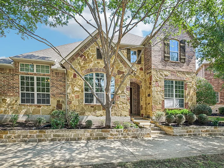 Beautiful American Legend built home in a fantastic walkable neighborhood.
