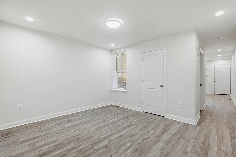 5 bed, 3.0 bath, 2060 sqft, $2,400 — Photo 4