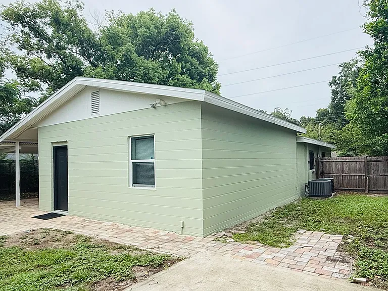 4203 E Yukon St — Photo 2