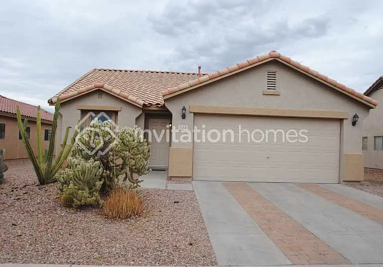 114 E Beth Dr — Photo 1