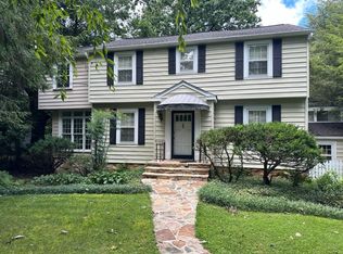 812 Lee Ave, Lookout Mountain, TN 37350