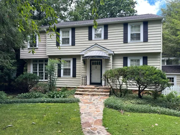 812 Lee Ave, Lookout Mountain, TN 37350