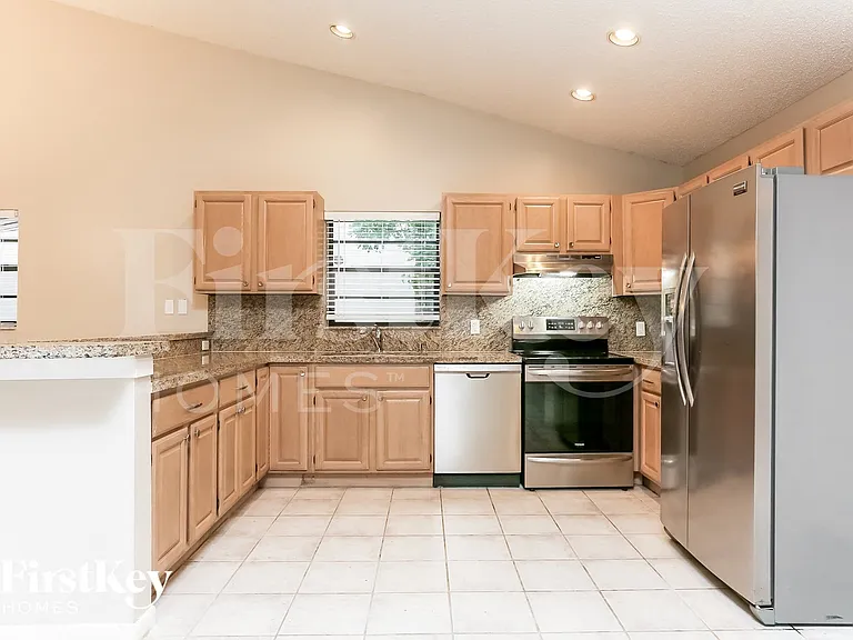 1647 SW 30th Ter — Photo 7