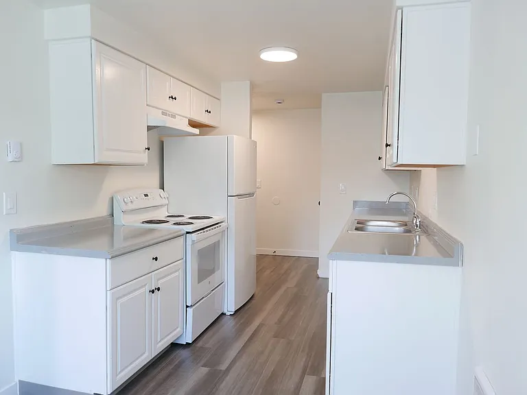 Westwood Apartments ** On-site Laundry Facilities, Off-Street Parking & Private Patio or Balcony — Photo 75