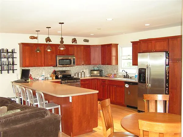 4 bed, 1800 sqft, $4,000 — Photo 3