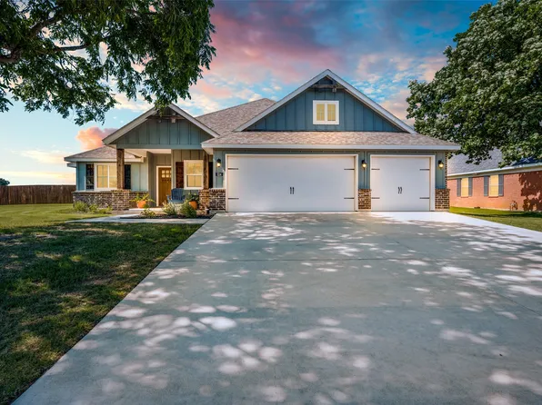 524 E Carol St, Pilot Point, TX 76258