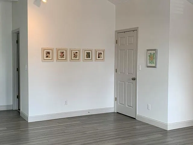 3042 Mabel Ct — Photo 12