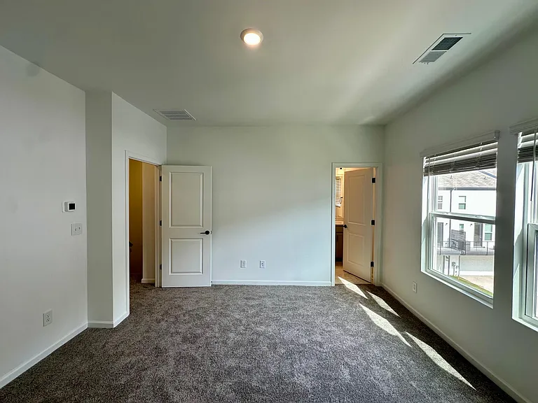 1556 Blanche St — Photo 11