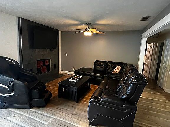 4th image of 840 Crestwood East Dr