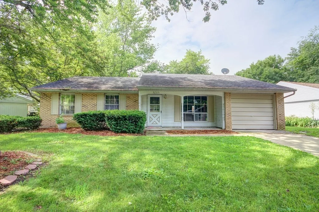3205 Brentwood Dr photo 1