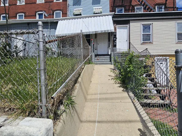 302 Pennington Ave, Trenton, NJ 08618