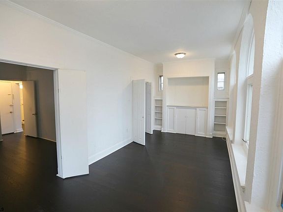 5th image of 4011 Atlantic Ave