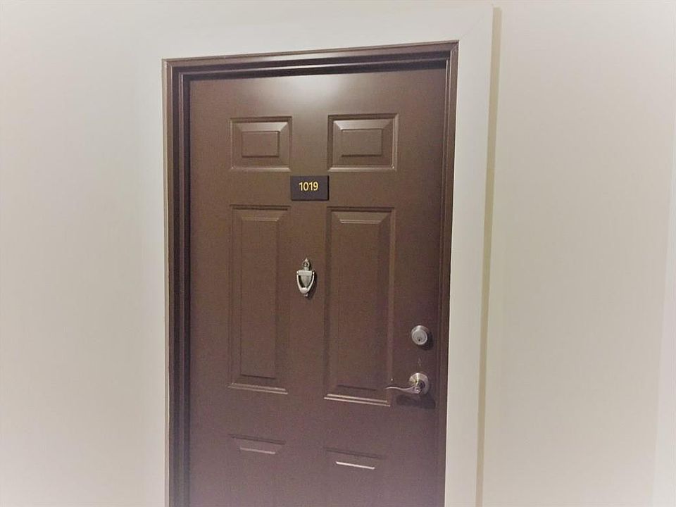 2nd image of 1019 Camelot Dr #1019