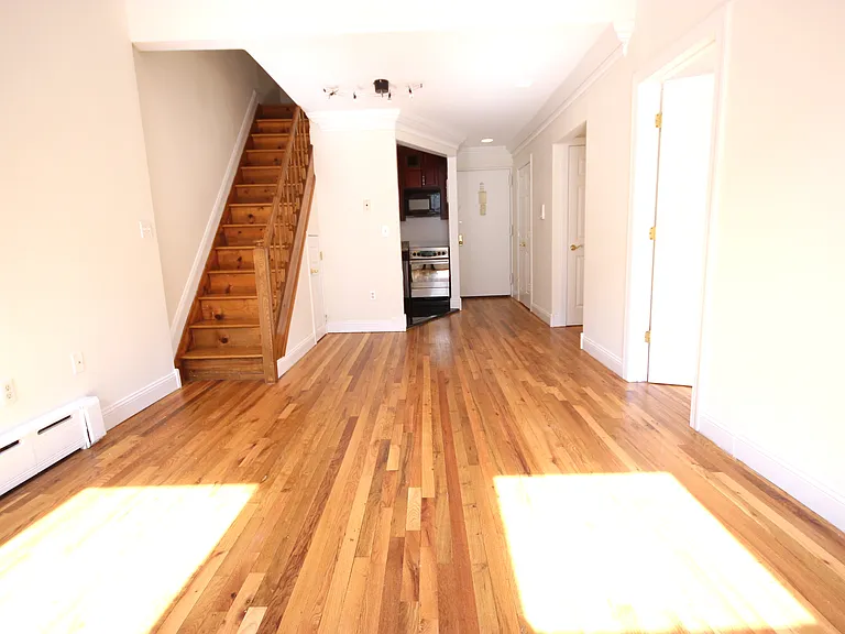 525 W 49th St #5D — Photo 1