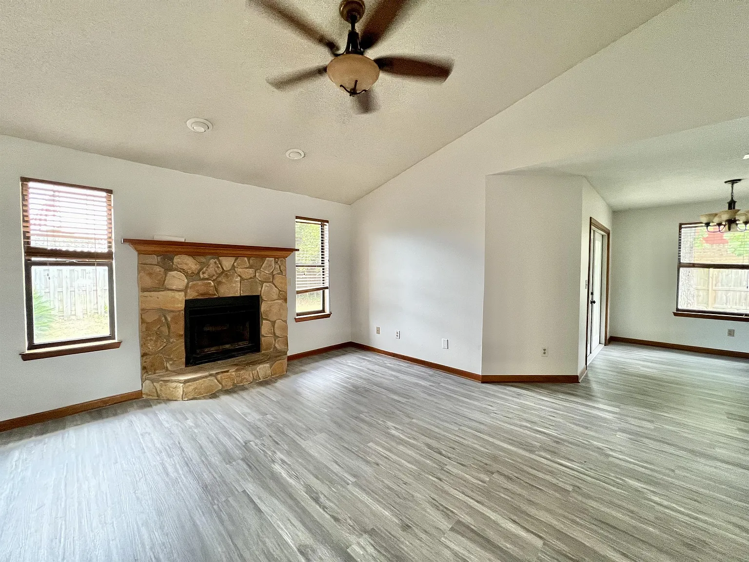 413 Primrose Circle - 1 — Photo 2
