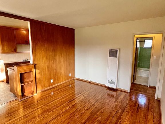 5th image of 800 Roswell Ave APT 2