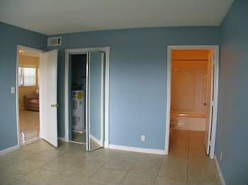 3rd image of 4311 Crystal Lake Dr APT 422