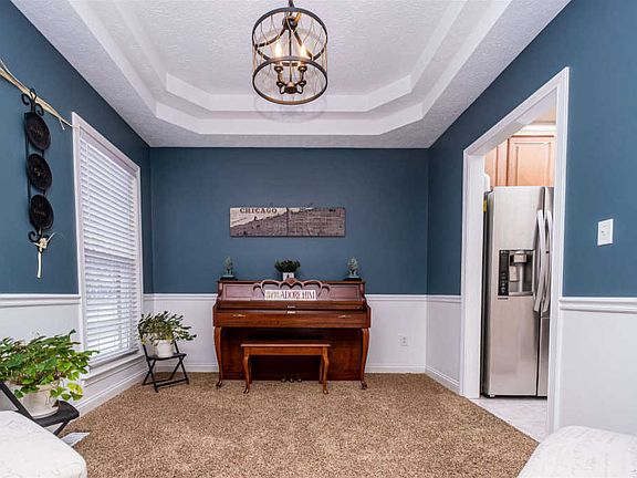 3rd image of 652 Shady Creek Dr