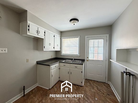 4th image of 3916 Wales Ave