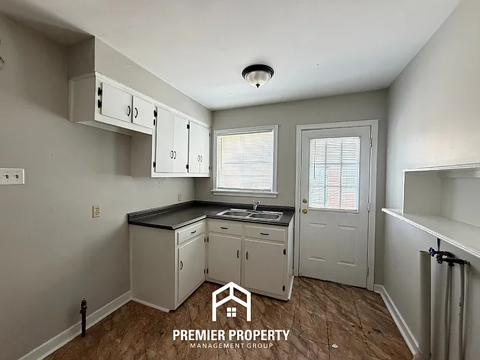 3916 Wales Ave — Photo 4