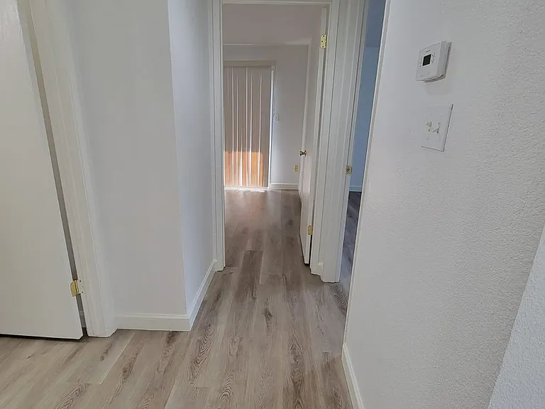 2512 Larkspur Ln — Photo 16
