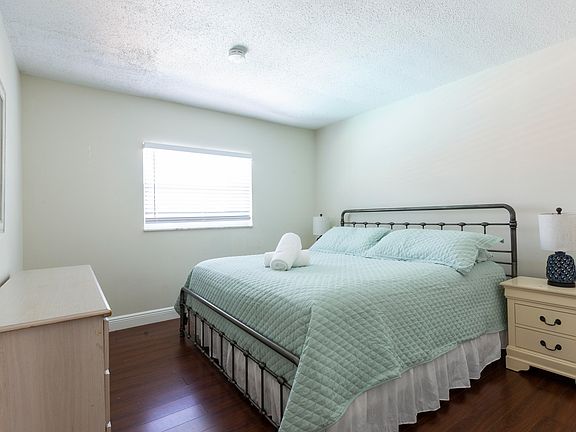 3rd image of 709 Lindell Blvd