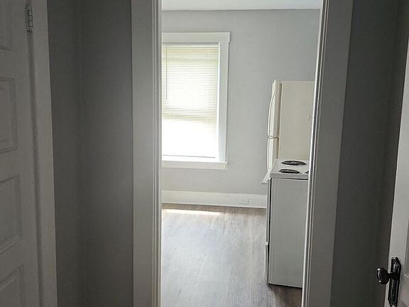 3rd image of 137 W 66th St APT 5