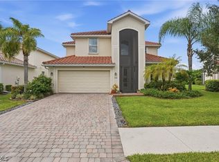 2446 Heydon Cir E, Naples, FL 34120