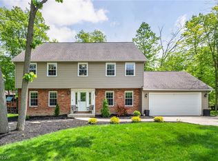 16561 N White Oaks Dr, Strongsville, OH 44136