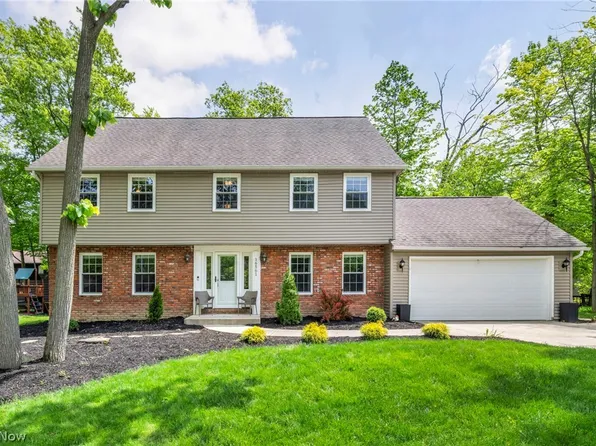 16561 N White Oaks Dr, Strongsville, OH 44136