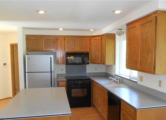 4th image of 6121 115th St NW