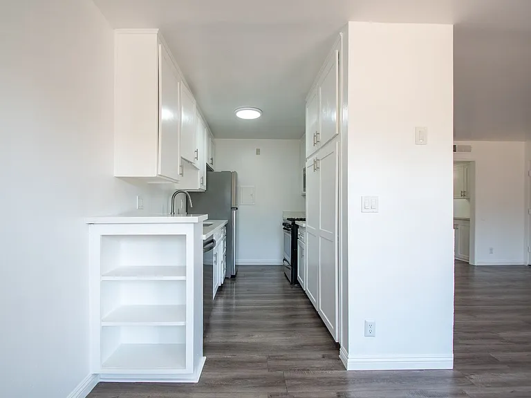 15128-44 Burbank Blvd — Photo 16