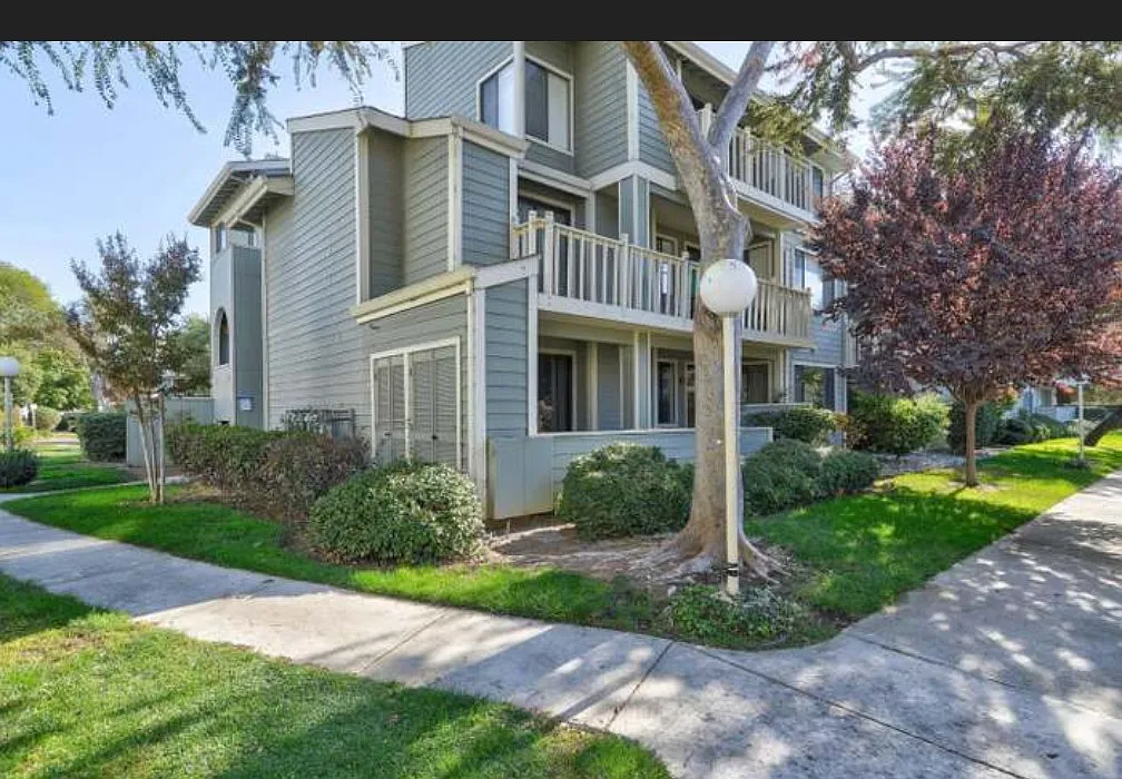 2 bed, 1125 sqft, $3,200 — Photo 4