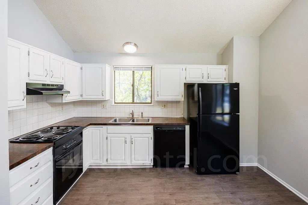 7606 Monrovia St — Photo 2