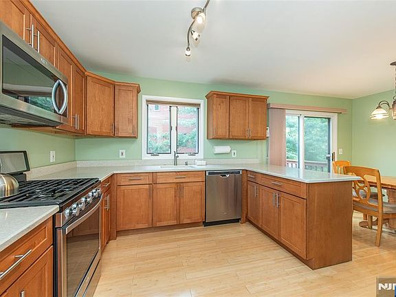 5th image of 45 Sampson St #11
