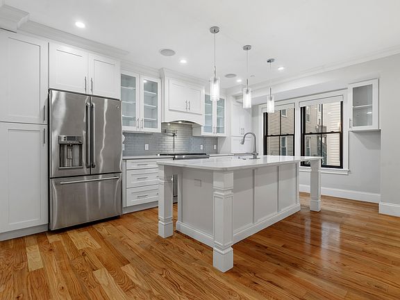 2nd image of 160 W Broadway Unit 202