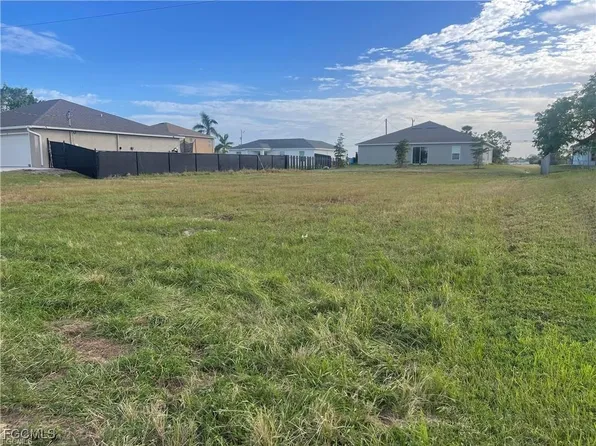2825 NE 2nd Pl, Cape Coral, FL 33909