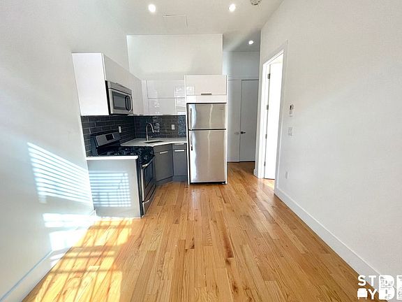 3rd image of 135 Hancock St #1F