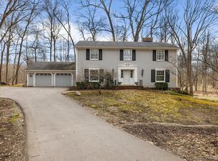 1828 Northumberland Dr, Rochester Hills, MI 48309