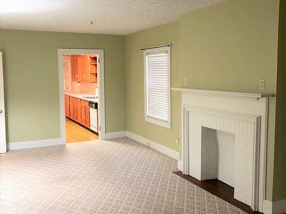3rd image of 686 Truxton Dr