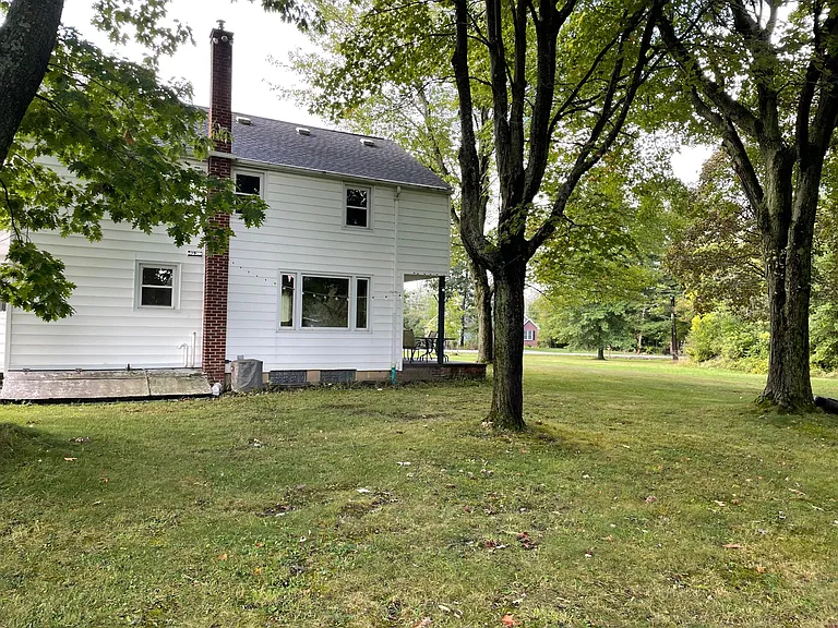 1592 N Creek Rd — Photo 6