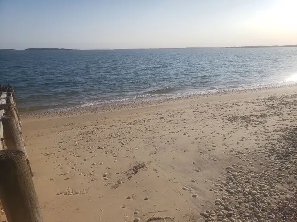 100 Peconic Ave, Shelter Island, NY 11964