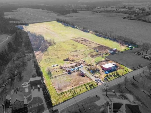 1514 Weavertown Rd, Douglassville, PA 19518