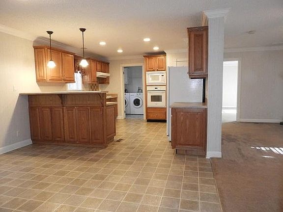 4th image of 573 Hawthorne Dr