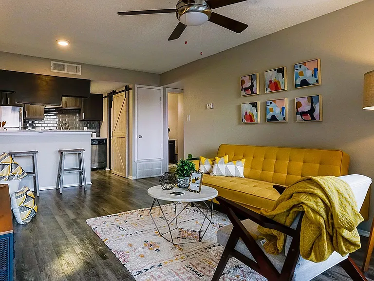 Establishment Living Room & Kitchen