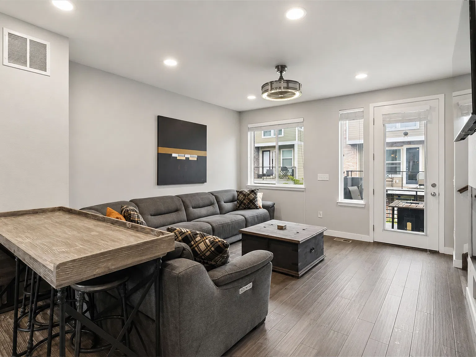 2 bed, 1390 sqft, $2,700 — Photo 2