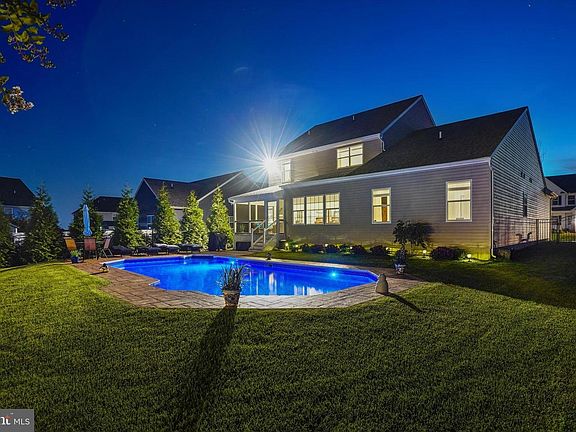 5th image of 405 Tyrell Ct